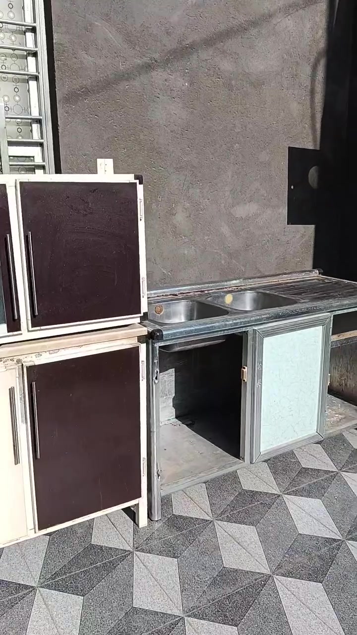 كاونتر متر ونص للبيع نظيف .. زائد قطعتين ارضيات دبل سنگ وام الجنحين بسعر مناسب 225 مكاني ناصريه مركز ***********
