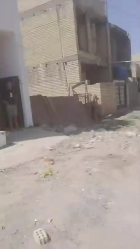 متاح بيت للبيع
مساحه 75متر بناء حديث 

يحتوي على غرفتين نوم واستقبال وحولي ومطبخ وصحيات عدد2
📍الموقع : ابو غريب حي الشهداء 

ملاحضه :نستقبل كافت العروض 

***********
***********
