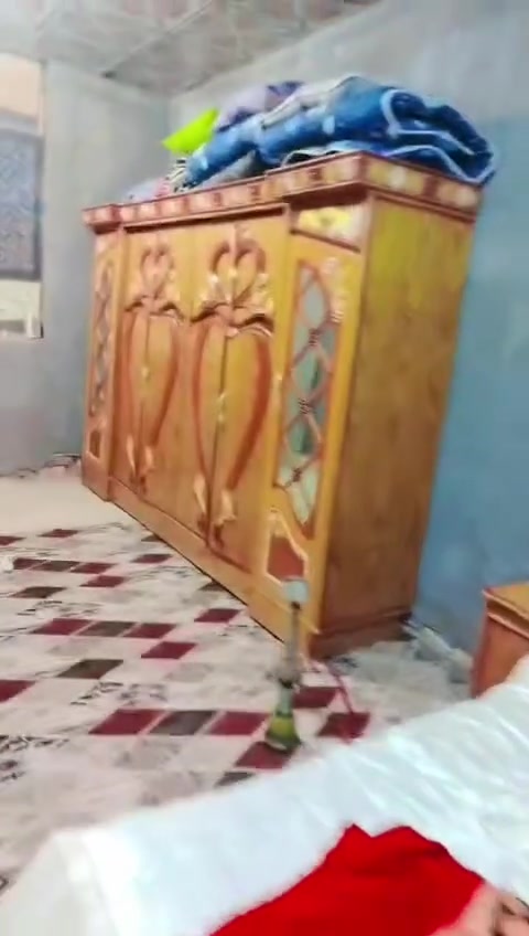 غرفه اخشاب للبيع سعره ٤٠٠ وبيهه مجال لشراي
