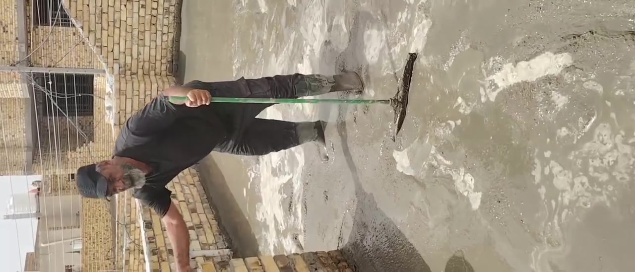 سلام عليكم يوجد لدينه كادر عمال +لصب +تنكير+مجاري +تصليط صطح تراب+زفت صطح+ويوجد ونج كافت العمال يوفقكم الله -***********@
