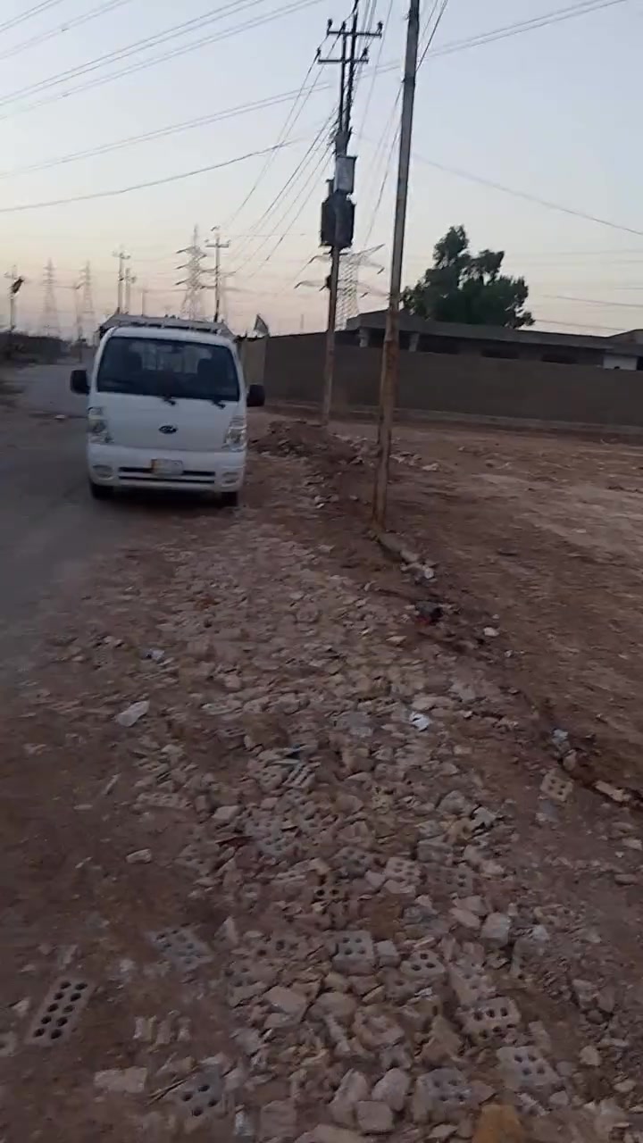 السلام عليكم دونم للبيع خدمات كامله كهرباء ومي وتبليغ العنوان قرب السيطره حاليا مال نهروان هذا رقمي استفسار اكثر***********
