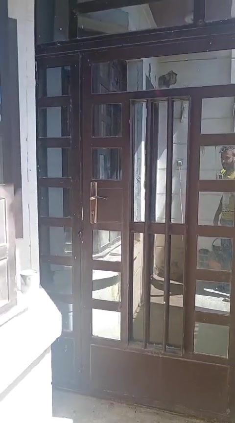 للايجار
بيت 50 متر  3 طوابق مدخلين 3 غرف نوم  
   غرفتين سويت وآستقبال 
مطبخ  حار وبارد مجهز بكاونتر   وخدمات 3 
 حي جهاد  الاطباء قرب الخدمي  
الايجار  750 قفل  
***********
