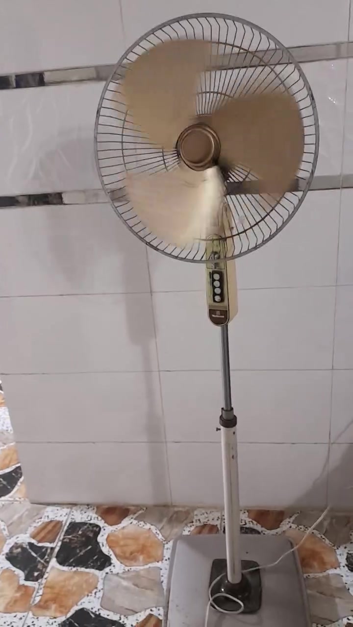 بنكه نوع نشنال اليابانية شرط الشغل بيه نقص المشبك الأمامي والباقي شرط السعر 45 الشراي ينتصل ***********

