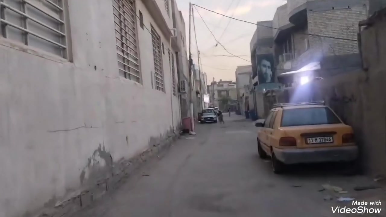 بيت واقع حال ضمن منطقة مسجل بالمجلس البلدي 
مساحته 95 م  اول فرع على شارع العام البلديات مقابل جامع سيد صلاح
الكهرباء وخصوصا المي خير من الله ومجاري رئيسية والمنطقة خير من الله 
البيت طابق ونص
طابق الاول استقبال معزولة ومدخل خاص وصالة بيه درج وحمام وغرفة بالاخير مع ترك صغير وبيه منور مطبخ حار 
الطابق الثاني غرفة وحمام ودرج كامل 
رقم الهاتف ***********
سعره 85 وبسعر كلش مناسب على اسعار المنطقة
