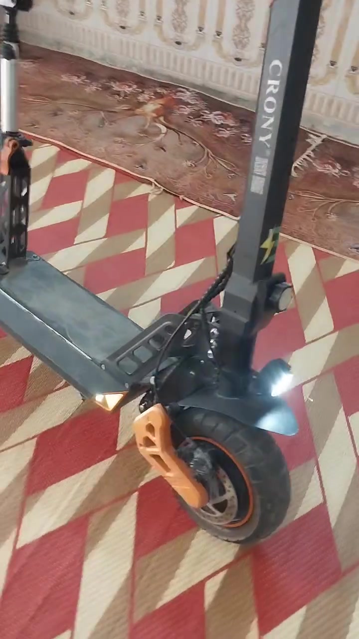 سلام عليكم سكوتر شحن للبيع ياباني جديد سعر ٦٠٠ المحموديه حي العسكري للتواصل ***********
