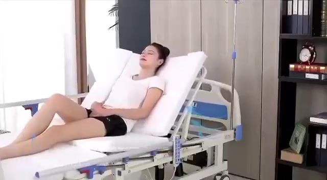 سرير طبي كهربائي • استعمال بسيط • مع ملحقات