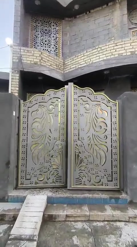 السلام عليكم
 بيت البيع  جبيل قرب الجسر الثالث 
162 متر 
واجهة 9
النزال18
البيت كامل 
صحيات 2
غرفت نوم1
الطابق الثاني
 غرفت نوم2
صحيات 1
طابو زراعي سعرة 75

الهاتف ***********
