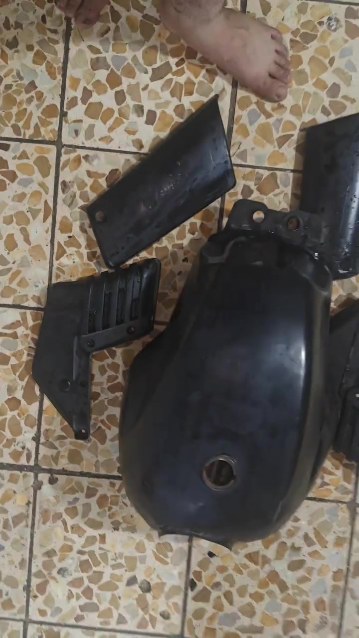 السلام عليكم 
شباب عندي صفاحيات كامله مع تانكي مال دايوان لايتي
مصبوغات اسود ليفيدنه سعرهن مناسب كلش ٢٥ الف ويا التوصيل ٣٠
مكاني بغداد الشعب سوق شلال
***********
