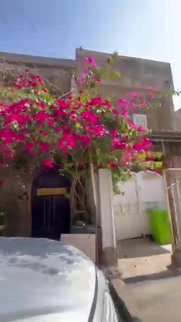 بيت للبيع الشعب حي الجزائر بالقرب من محطة  سما بغداد 75متر يحتوي على 3 غرف وصاله ومطبخ 3 صحيات للاستفسار اكثر الاتصال بالرقم ***********
