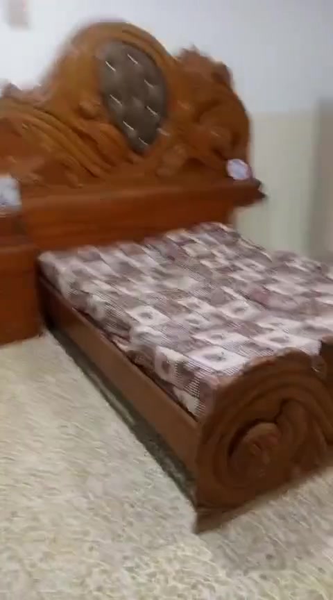 غرفة • تخت • بلاش