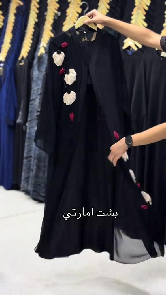 للحجز ***********

نص مكتوب في الصور:
- بشت امارتي