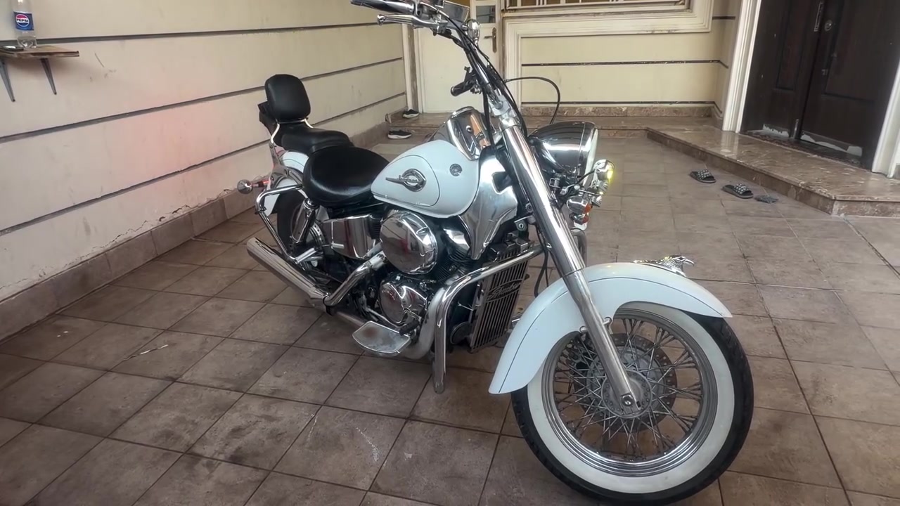 هارلي شادو 400CC ما مرقمه نضافه الدراجه 90% للبيع مناقصه اي شي الدراجه خير من الله (عروسه ) كله بلادي سعرها 18 ورقه ونص اذا موشراي لتخابرني بيه مجال بسيط حك الجيه *********** موقع الدراجه بغداد الامين الثانيه
