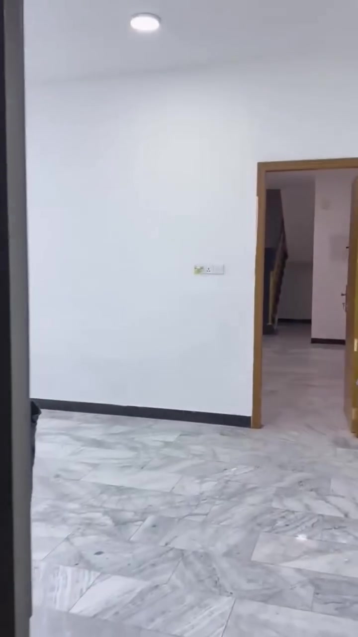🏠 دار للبيع – المناذرة

📍 الموقع: مجمع قرية السلام – المرحلة الأولى
🌳 الواجهة: على حديقة
📐 المساحة: 200 متر
🏡 الطابق: طابق واحد

🔹 تتكون من:
• غرفتين
• استقبال
• صالة
• مطبخ
• حمامات
• كراج سيارة
• حديقة

✨ الدار تستحق المعاينة، لا تفوّت فرصة المشاهدة على أرض الواقع!

للاستفسار اتصل. *********** 
📍 أو زيارة مكتبنا 
أبو صخير – عمود 100 – مقابيل مجمع القاسم – مجاور الواقعة
