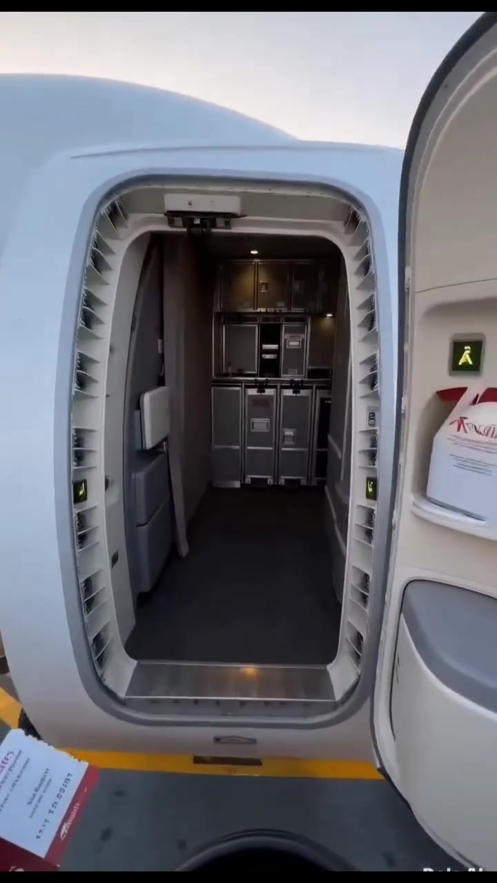 يرجى الانتباه: الاسعار متغيرة
✅ اسعار الطيران الى ايران ليوم غداً
19\9\2026🟫
🟨 نجف 🛫 مشهد 126 الف عراقي
🟨 مشهد🛫 نجف 171 الف عراقي 
🟪 بغداد 🛫 مشهد 136 الف عراقي
🟪 مشهد🛫 بغداد 149 الف عراقي 
🟦 نجف 🛫 طهران 187 الف عراقي
🟦 طهران🛫نجف 136 الف عراقي 
🟩 بغداد 🛫طهران 198 الف عراقي 
🟩طهران 🛫 بغداد 136 الف عراقي 
🟧 نجف 🛫 اصفهان 200 الف عراقي 22\9 
🟧 اصفهان 🛫 نجف 146 الف عراقي 22\9 
〰️〰️〰️〰️
*يوجد حجز الكتروني لأهلنا بباقي المحافظات عن طريق كي كارد 

♦️ *يرجى ملاحظة أن الأسعار المذكورة أعلاه هي الأسعار الحالية، وقد ترتفع أو تنخفض في حال تأخر الحجز، وذلك بحسب توفر المقاعد والعرض والطلب.*

💐للحجز والاستفسار التواصل عبر الأرقام 💐
📞 ***********

