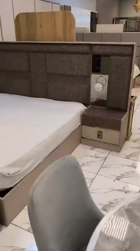 السلام عليكم عندي  غرفة للبيع اخذتها قبل 9اشهر اقل ب ٣ ملايين اريدها ب 2 وربع وبيها مجال
العنوان بغداد 
***********
***********
