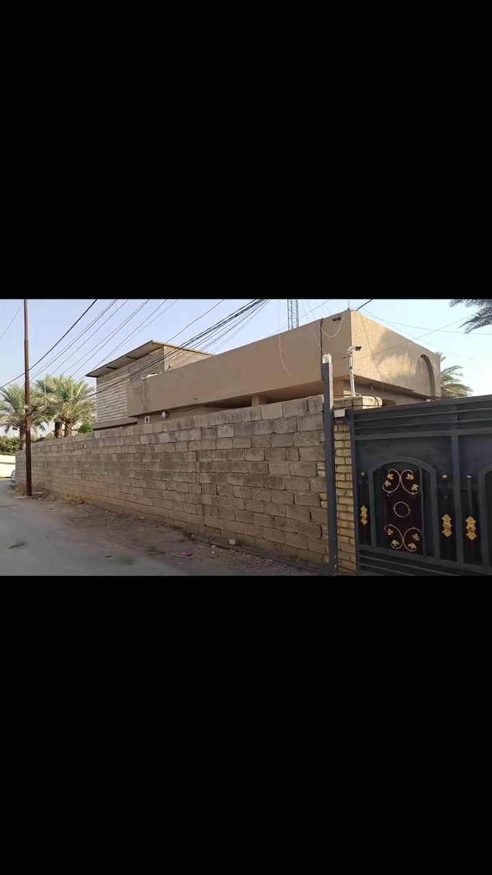 دار بمساحة405 متر تحويل حصة سند25 على طابو المحموديه 
واجهه 27 وتزال 15 قريب جدا من الشارع العام 4 غرف نوم طابقين البيت بناء 2003 باقي تفاصيل بالفديو العنوان الدورة نهاية هوررجب بداية العدوانية قرب قاعة الحاج كامل عبود المناسبات الدينية 
السعر 165 وبي مجال 
***********
