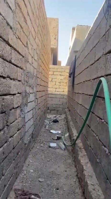 السلام عليكم يوجد هيكل للبيع مساحه 250 البناء 180 مكان بيجي حي الاسمده زراعي قريب على المدرسه صيني جديده السعر مناسب ***********
