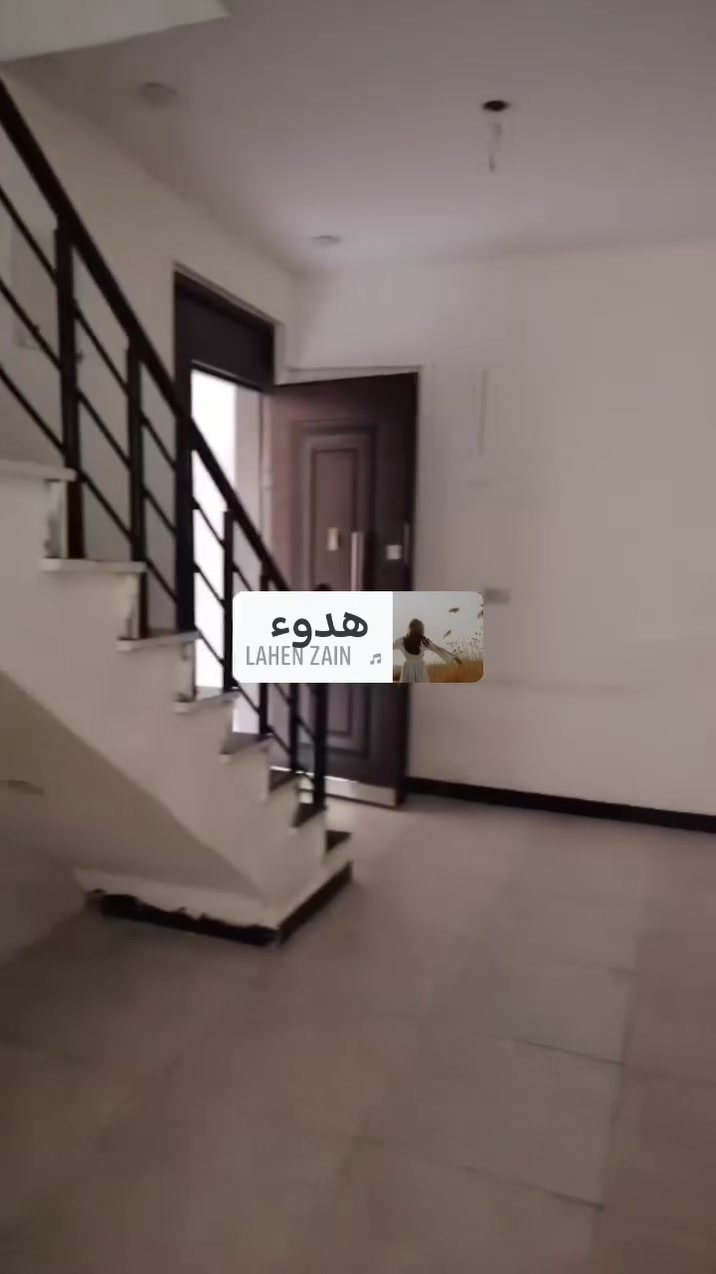 مشتمل للايجار المساحه ٥٠متر ٣طوابق ٣نوم استقبال مطبخ خدمات بناء حديث وجديد فارغ وجاهز للسكن عنوان الدار الإعلام حي الشباب قرب سوق اميمه *********** وتساب. *********** مكتب مينا للعقار يوجد لدينا عروض آخره اجارات وبيع. عنوان المكتب حي الشباب شارع الرازي قرب روضه غندوره.....

