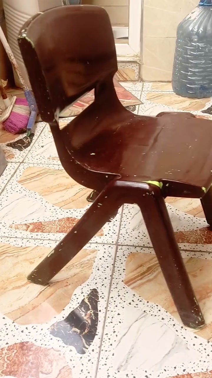 غراض البيع كرسي طفل ثقيل يحمل وزن ٥٠ كيلو ٥٠٠٠ الف كرسي تخم تركي موسوكي ١٠ الف نضيف بس غسل يحتاج طبله مال ستقبال كبيره طول متر وعشرين سنتيم والعرض ٨٠ سنتمتر منفوك جامه وثقيله جدا سعره ٢٠ الف مكاني بغداد الدوره هاذه رقم الهاتف التواصل ***********
