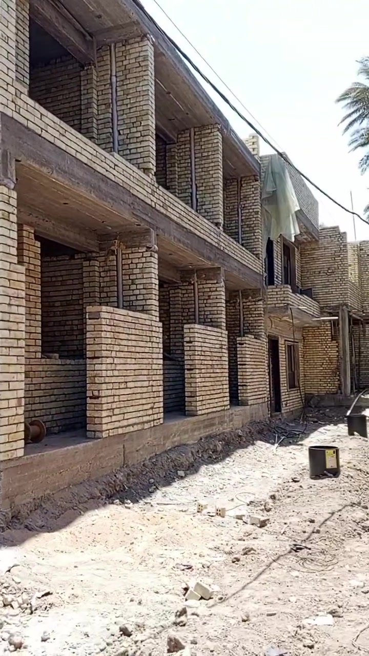 السلام عليكم تعلن شركة الجبوري للعقار والمقاولات العامه عن بيع دور عدد 5 بناء حديث درجه أولى قيد الانشاء تسليم مفتاح ملك صرف زراعي سند 25 في منطقة الاسبع ابكار شارع الواقف والمعارض فرع معرض المنصور كامل الاخدمات مي مجاري كهرباء صب الفرع بل كامل بعدتشطيب 
1 المساحات 50 متر لكل دار 
2عرض الفرع 6 متررر فقط الدار ماكو جوارين مقابيلك 
3 سعر كل دار 125 مليون 
عنوان الشركة الكريعات الكويتي شارع حسينية ابي تراب قرب فلكة القرغولي استفسار اتصال على الارقام التاليه 
*********** أبو صكر الجبوري 
***********
