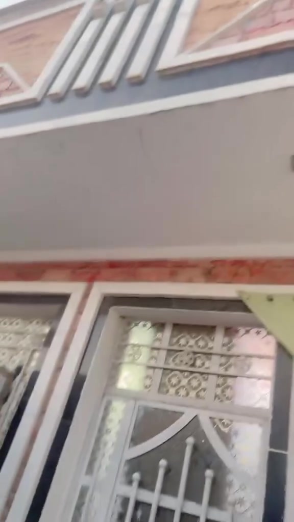 السلام عليكم بيت 100متر طابق واحد كامل يم الضباط الثانية قرب سيد منذر زراعي ورصيف مطريات كامل باقي على تبليط ايام قليه سعر 82,وبي مجال بسيط رقمي ***********
