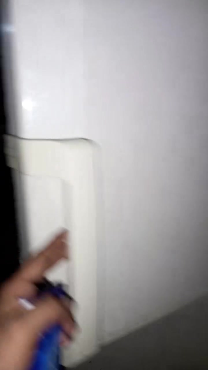 السلام عليكم ثلاجه للبيع طفت فجئ ما اعرف شنو بيها اريدها 60 الف مكانها بغداد البلديات ***********
