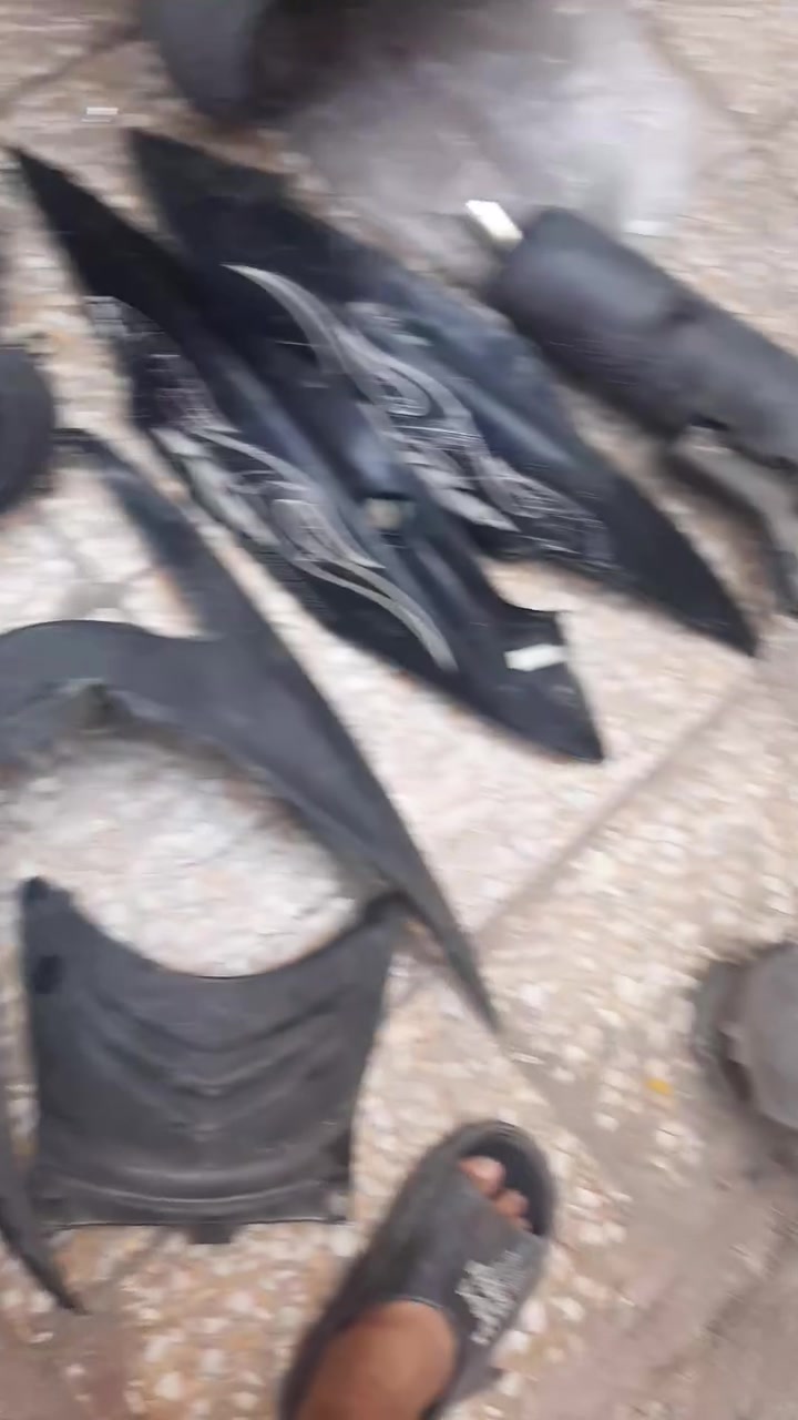سلام غلاض ماكس عدله كلمن وسعره مكاني بغداد دوره طعمه وهاذه رقمي ***********
وسواد مال فلاوين جديد بس بي فطر بس يتعالج 

وصالنصه اف ام بس يرادله لحيم 

وصالنصه بلاديه مابيه شي بس بيه زنجار 

وعندي مجمع بلادي مال هورن كامل

قبق هندر جديد كامل مكمل جيب وشد 

والصفحات بلاديه 

والسبعه بلاديه
