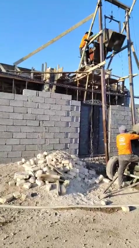 السلام عليكم يوجد لدينا بيوت وقطع اراضي للبيع كافة المساحات العنوان بغداد مدينة الصدر الحميديه شارع سيد عوده الاتصال ***********
