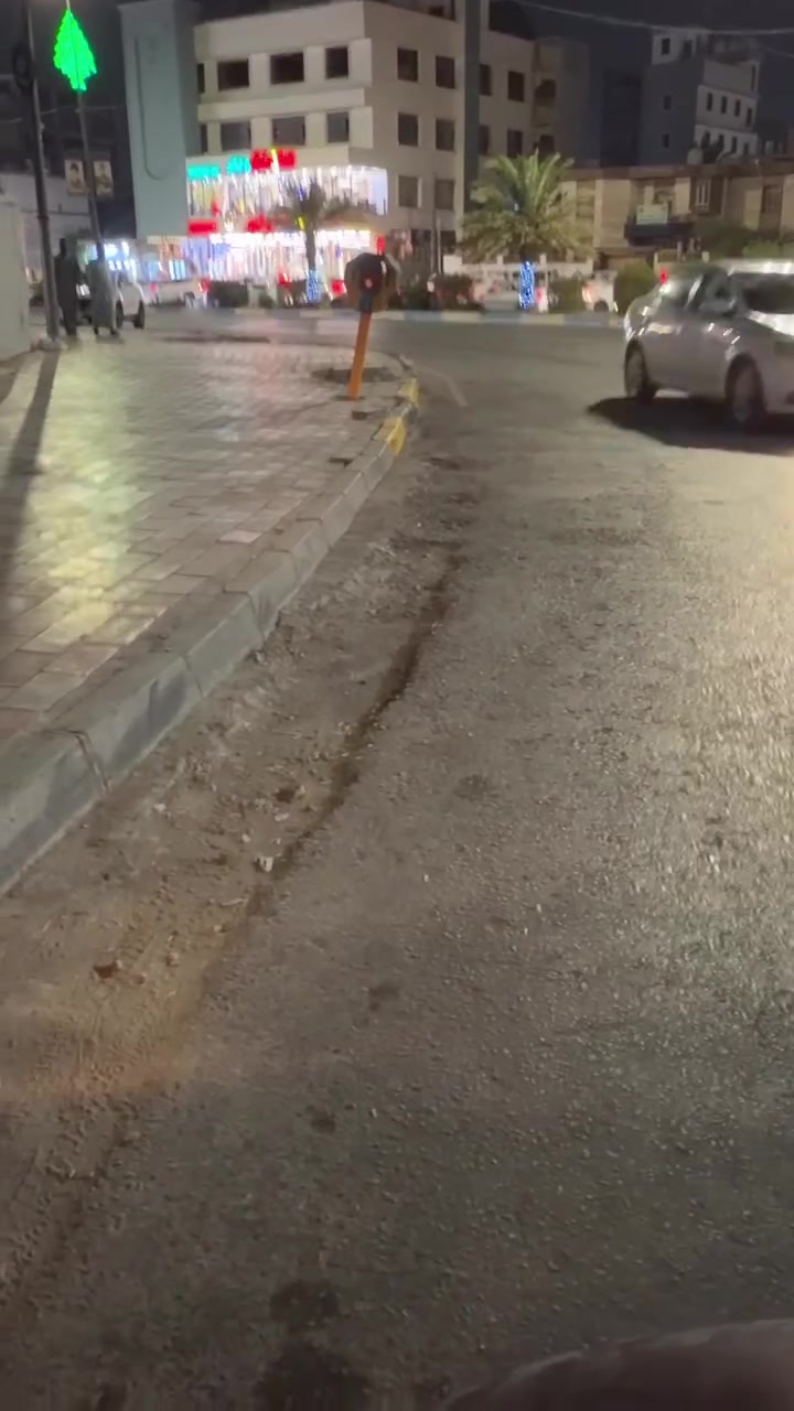 سلام عليكم
فرصه استثماريه بيت في كربلاء  موقع تجاري  طابو ملك  صرف مساحته 412 متر مربع  الواجهه 18 ونص  متر  البيت بأسم ورثه موقعه في حي البلديه قرب الامام الحسين عليه السلام معروض بالمزايده موقعه جيد جدآ يصلح فندق او حسينيه او مول او اي شيء  تجاري اخر يبعد عن الامام تقريبآ  700 متر  للاستفسار الاتصال بالرقم الموجود  ***********
