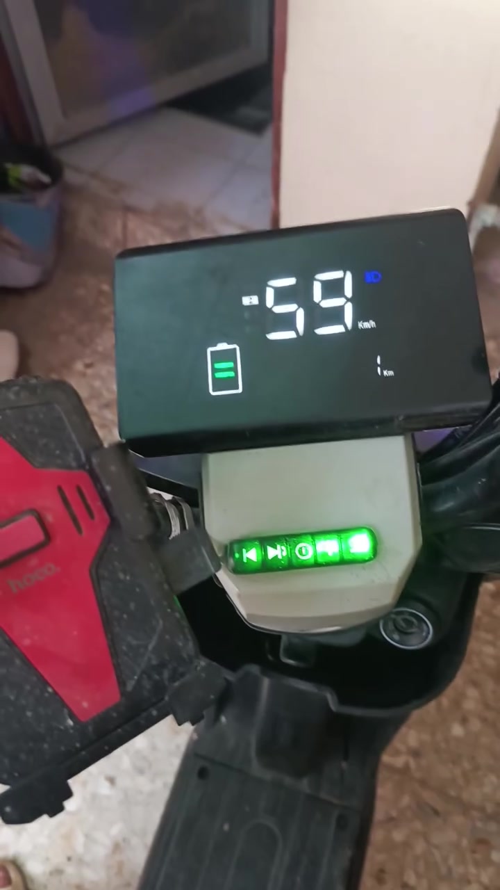 R9 • خمس بطاريات • بطاريات منفوخة