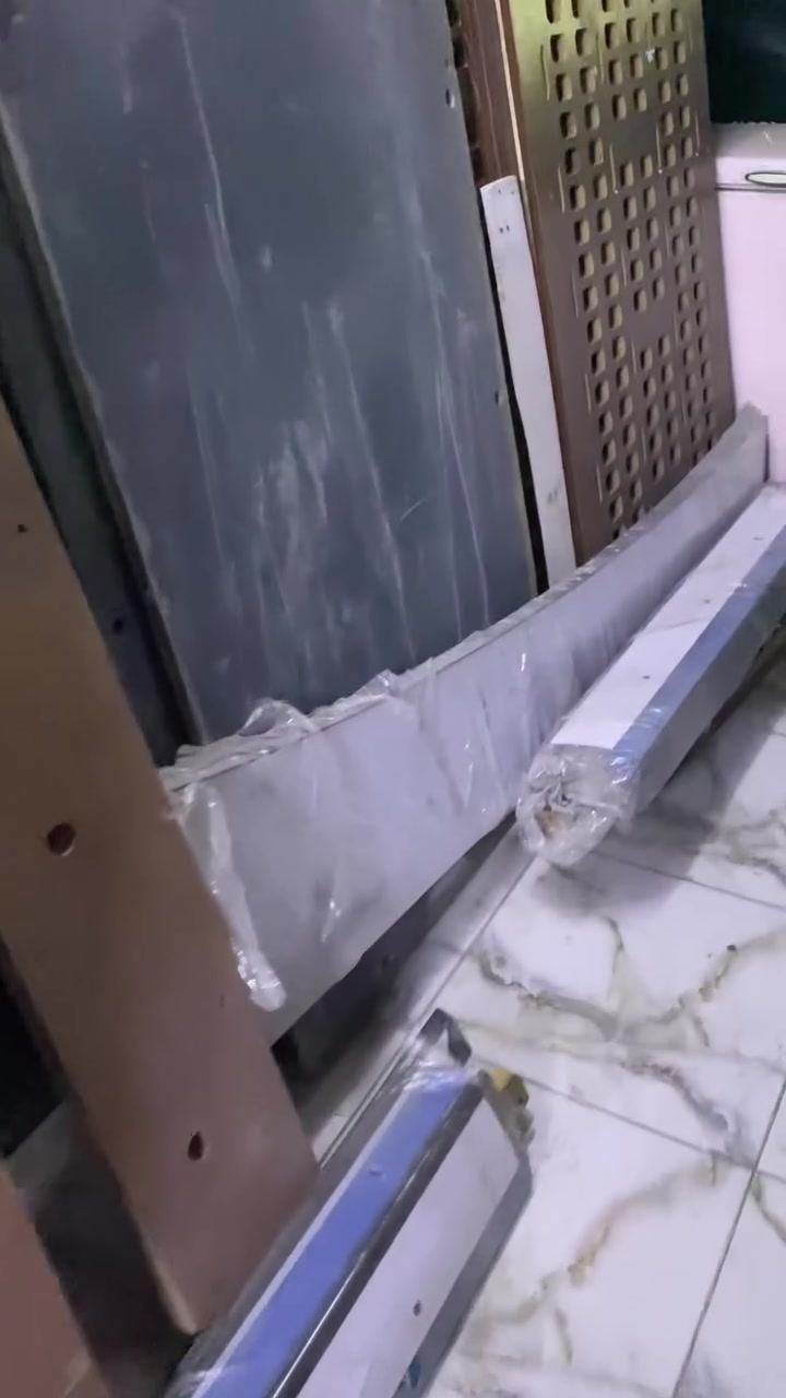 السلام عليكم سامبرو ابيض للبيع اخو الجديد بغداد شارع فلسطين للتواصل خاص او اتصال ***********
