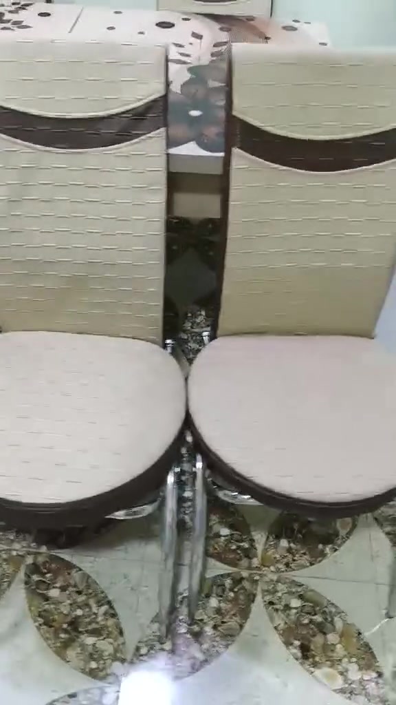 سلام وعليكم ميز مع ٦ كراسي للبيع مستعمل بس نظيفات السعر ١٠٠ والاتصال على هذا الرقم ***********
