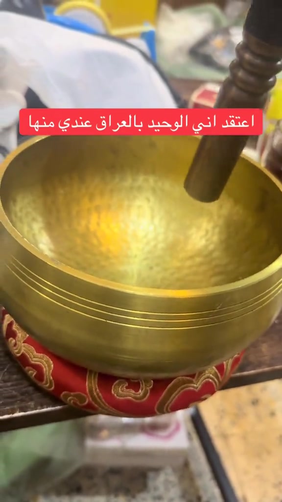 #فريد #الوحيد 

نص مكتوب في الصور:
- اعتقد اني الوحيد بالعراق عندي منها