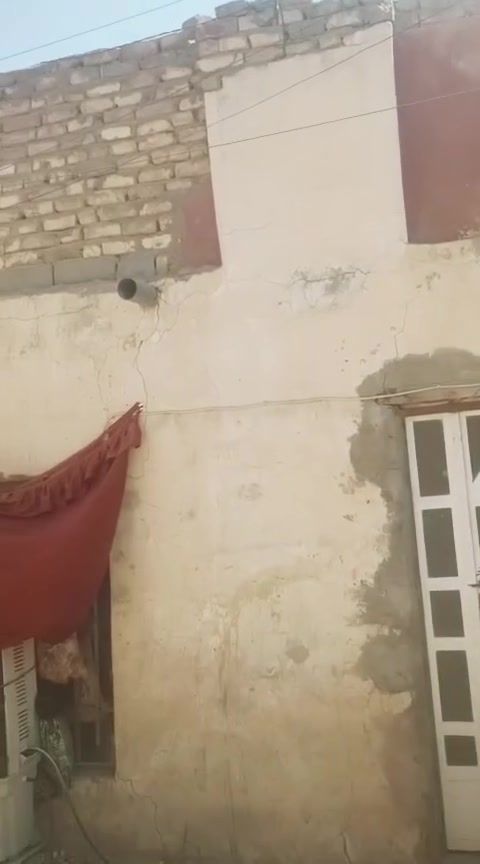 مشتمل للبيع بالسوك قرب الحسينيه بالدربونه المقابيل العلوه القديمه السعر 43 وبيه مجال لاستفسار الاتصال او مراسله واتساب ***********
