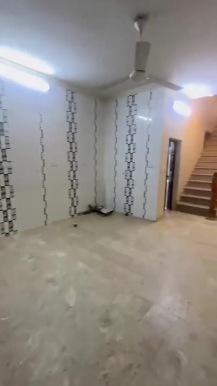 بيت 🏠 للبيع الحرية بحي الاكراد بسعر مناسب
خلف مستشفى الشرق الاوسط 
طابقين ونص (( غير مشمول بل منصة ))
100 متر بناء  2018 درجة اولى  نظافة 100‎%‎ 
نظافة البيت ممتازة وموقع ممتاز 
السعر على الواتساب للشراي 
📞
