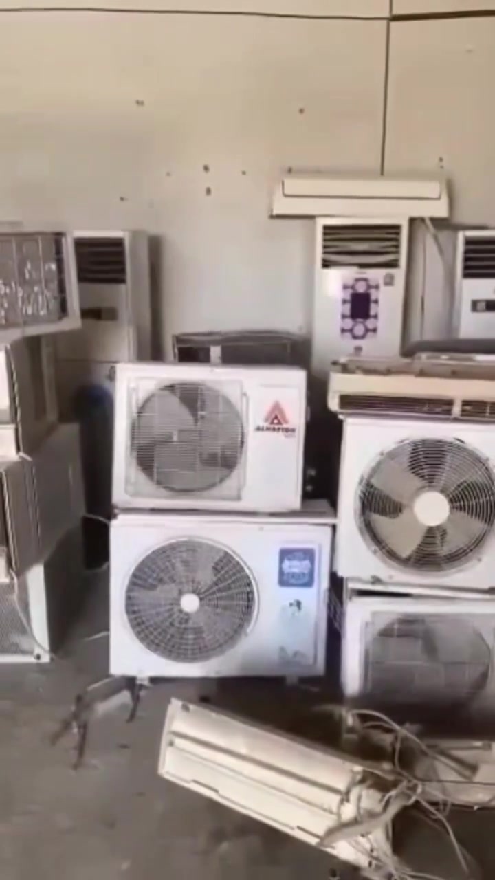 سبلت 4طن كامل 225✅ ✅
سبلت 3طن كامل ب200 ✅ ✅ 
سبلت 2طن كامل ب150 ✅ ✅
سبلت طن ونص كامل ب100 ✅✅ 
سبلت طن ب50 ✅ ✅
مكيف راوتري 75
مكيف كمبريسر 100 =//***********
 نشتري نحاس 15الف مولدات نشتري نحاس سكراب 
ملفات محترگه كيبلات فافون شعدك
غراض راسني ع الخاص مفتوح ***********@*********** ✅ ✅

نص مكتوب في الصور:
- عاطل نشتري عاطل ***********
- ***********
- 15 كيلو نحاس *********** ***********