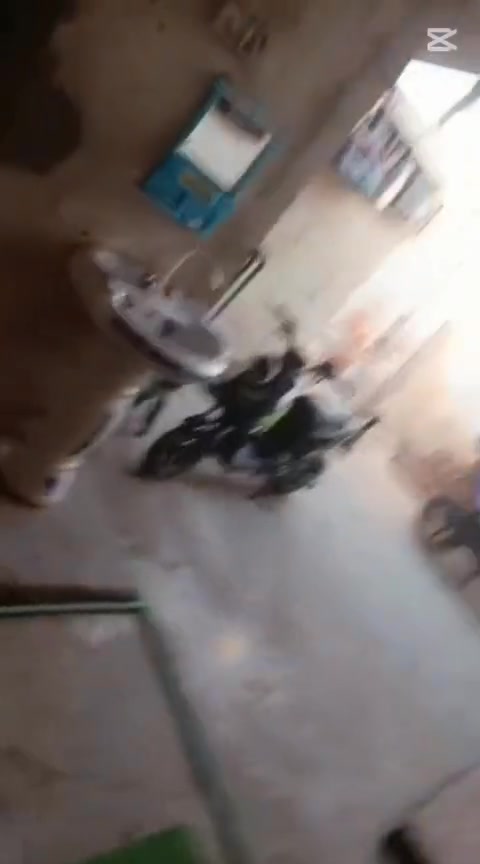 سلام عليكم بيت للبيع في القبله حي الشهداء قرب أفران النرجس و السوق الجديد داخل فرع بيت حلو ومرتب غرفه وهول ومطبخ وحمام مشترك وطارمه  السعر 7 ملاين ونص الاستفسار ***********

