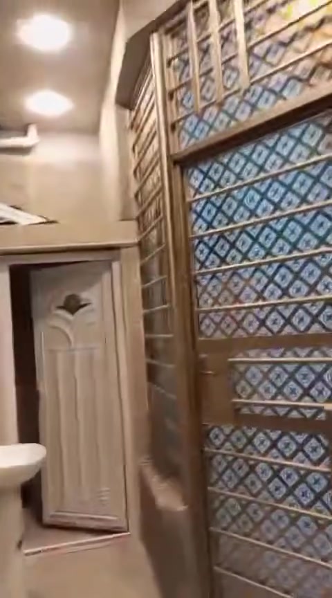 بيت للبيع مساحه 100 متر بناء حديث واجهه 6/25شغل درجه اولى كامل على اخر حبايه خلف مطعم الزيتون قرب الحسينيه 
البيت متعوب عليه من ناحيه العمل والمواد كله درجه اولى

للاستفسار ومعرفه السعر الاتصال على الرقم

***********
