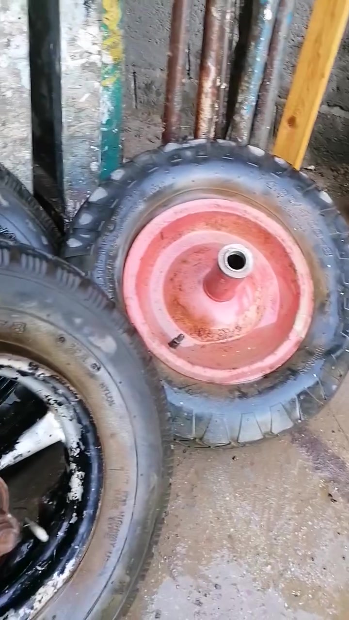 يوجد لدينا مواد نشايه البيع مكان حديثه حي العسكري قرب اذاعه رقم الهاتف *********** محل عبد الله السبهاني
