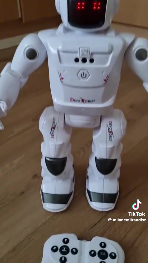 🤖 هدية العمر لطفلك! الروبوت الذكي Devo Robot 🚀✨
تريد لعبة تجمع بين الوناسة وتنمية الذكاء وتبعد ابنك عن شاشة الموبايل؟ 📱❌

​هذا الروبوت التفاعلي هو الخيار المثالي! 

​شنو المميّز بيه؟

​🎮 تحكم مزدوج: تقدر تتحكم بيه بالريموت كنترول، أو ببساطة بحركة وإيماءات ايدك (Motion Control)!

🧠 ميزة البرمجة الذكية: الطفل يقدر يبرمجه حتى ينفذ لحد 48 حركة متتالية (تنمي ذكاء الطفل والتفكير المنطقي).

💡 إضاءات وتعابير تفاعلية: شاشة الوجه تتغير بتعابير مضيئة ويا أصوات روبوتية حماسية.

🚶‍♂️ حركة واقعية: يمشي، ينزلق، ويحرك أذرعه بمرونة.

👶 المرحلة العمرية: مناسب للأطفال من عمر 5 سنوات فما فوق. 

​💰 السعر : 30.000الف فقط
مكاني الزبير البترو 
***********
