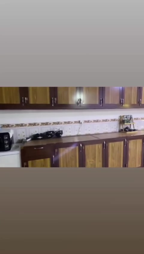 ئەم کەوانتەرەبۆ فڕۆشتن هەشت مەترە قاتی خوارەوە ‌11 تاکە  سەرەوەش 13 نرخی 600هەزار و معامەلە ڕەقم تەلفون *********** و ***********
