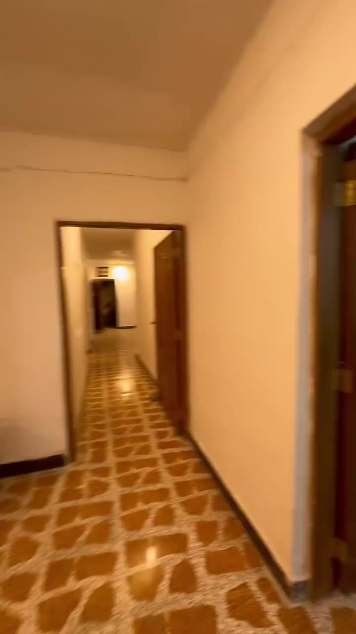 بيت تجاري او سكني للأيجار
يصلح لجميع الأنشطه التجاريه والشركات والمكاتب وسكن العوائل
العنوان :الجنينة قرب شارع التجاري📍
المساحه :  212  م 
يحتوي على :  3 غرف منام + صاله + صحيات + مطبخ 
المواصفات : مقابيل حديقة + مراوح سقفية + طابق واحد + قريب للشارع 
سعر الأيجار  : ( مليون )

للتواصل : 
***********
***********
