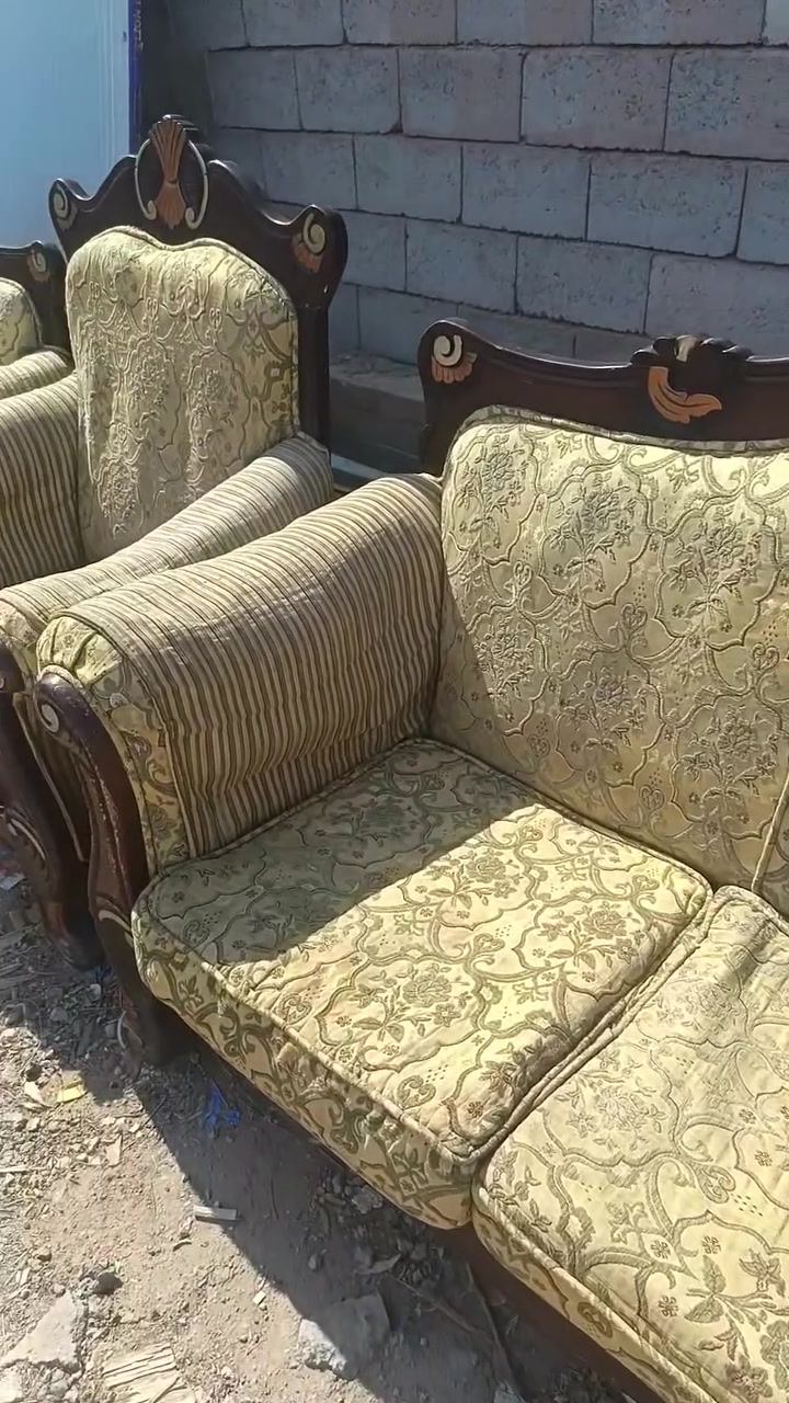 السلام عليكم تخم قنفات ٩ مقاعد للبيع العنوان بغداد المعامل
السعر ١٠٠ رقم الهاتف *********** واتساب موجود
