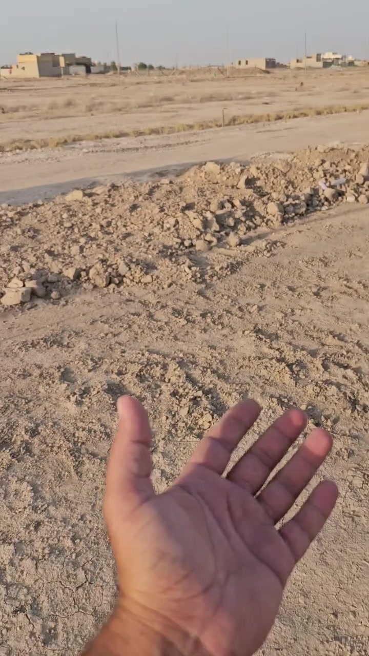 البيع قطع نزله ٢٥ وعرض ١٠ السعر ٦ وبيه مجال الشراي ماي وكهربه *********** واساب ونتصال
