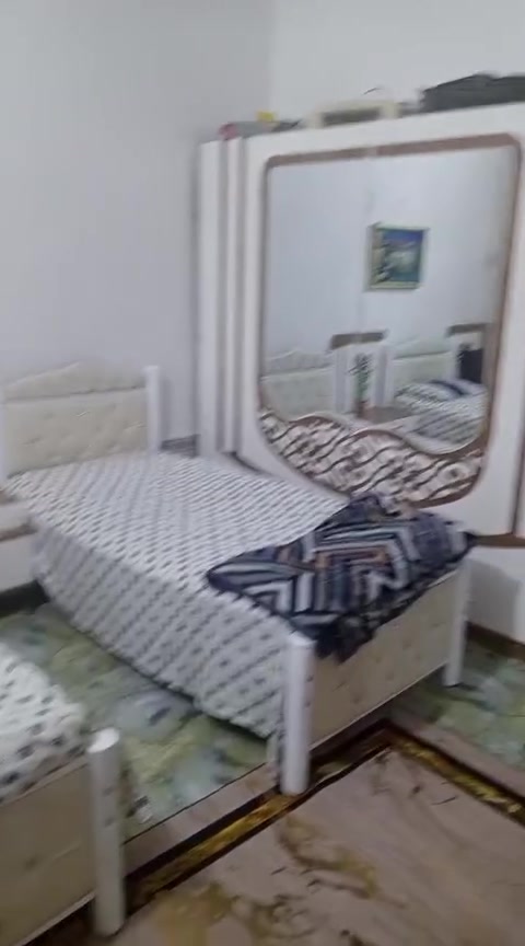 غرفة نوم • أثاث خشبي