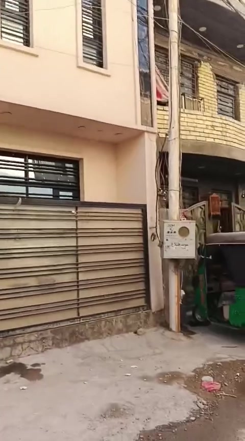 السلام عليكم بيت للايجار مساحه ٥٠ متر مكانة الدورة شارع المصافي بفرع الكوخ البيت جديد يتكون من هول ومطبخ وصحيات وغرفتين نوم طرمه صغيره وسطح وبي ماطور مي وكيزر وتانكيات اثنين مي وبي اربع بنكات اني صاحب البيت لا دلال ولا دلالية تأجير مباشر للإستفسار ***********
