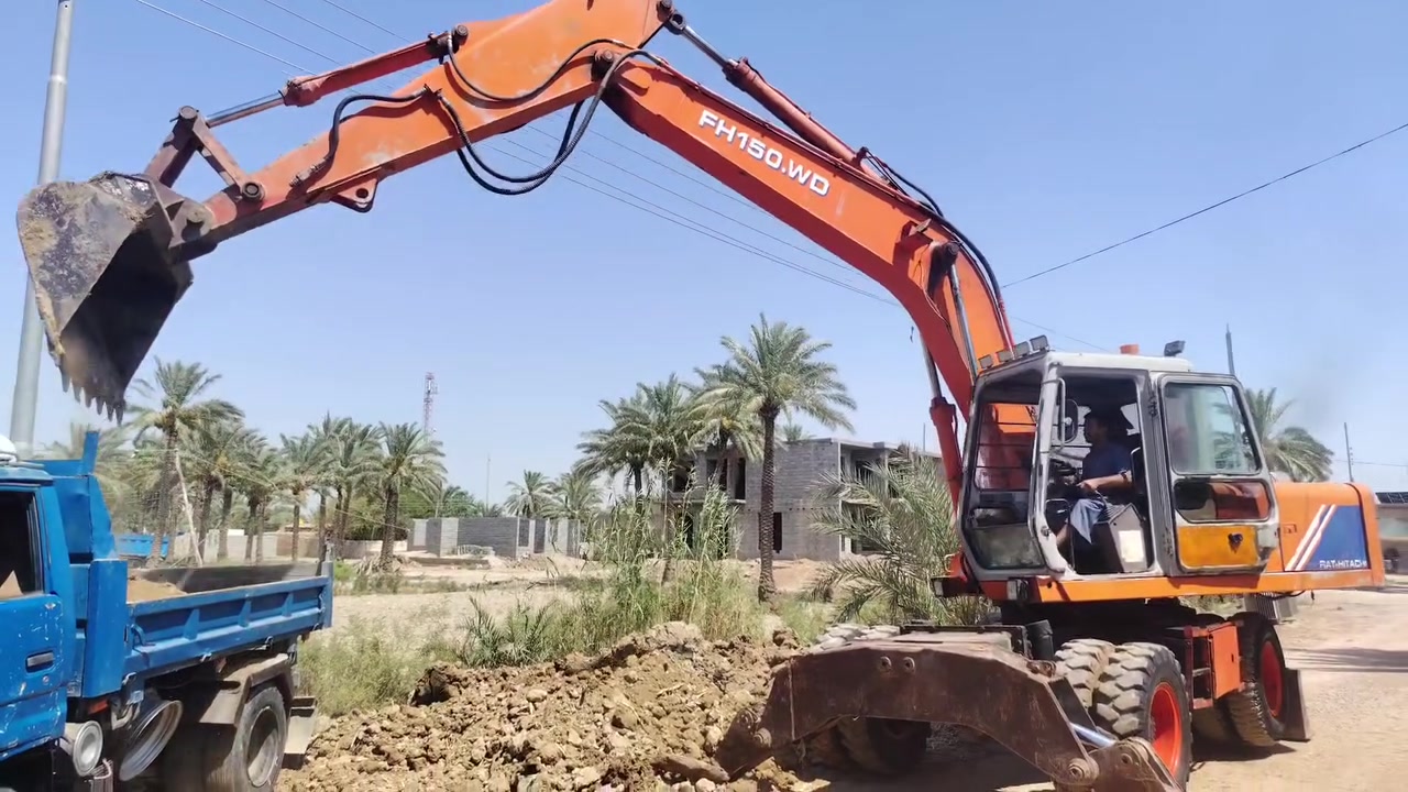 سلام عليكم حفاره هيتاشي فتيات حفاره جديده مضخات               مامفتوحه كنترول مامفتوحه مكينه ازوزه ميه وخمسه  مكانه ديالى  سعر خاص ***********
