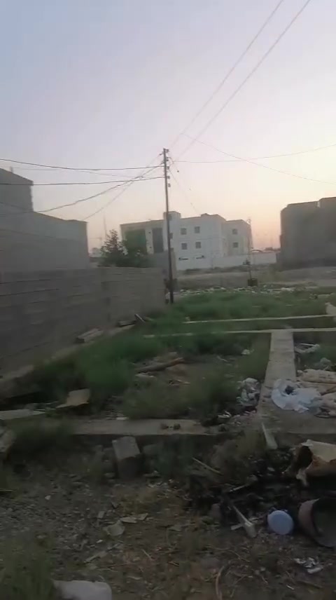 قطعة ارض للبيع 

العنوان الرمادي خلف مطعم كانون 

جنس العقار طابو زراعي تنازل مباشر 

مساحه 155متر 

باقي التفاصيل بل الفيديو 

الاتصال ‏‪***********‬‏

عنوان المكتب الرمادي خلف العاب السندباد
