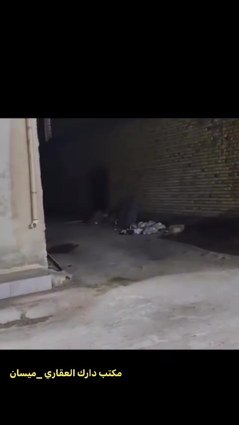 🏡 للبيع بيت درجة اولى - حي حجي حسن الجمعيات المربع الاول 🏡

المساحة: 100م - 5 × 20 
بناء جديد مشتغل بيد صاحب البيت

**تفاصيل البيت:**
الطابق الاول:
- استقبال 5 × 4 ونص
- صالة 4 × 4 ونص  
- 3 غرف نوم
- مطبخ 3 × 3 ونص
- حمامين

الطابق الثاني:
- غرفة 8 × 4 ونص
- صالة 4 × 4
- غرفة 4 × 4
- حمام 
- بيوتونة 5 × 4

**مواصفات البناء:**
- بناء درجة اولى حديث
- سيراميك جدران لوح 120
- فومه كوبلن + مراية للسقوف
- مرمر ومحجر + كهربائيات ومجاري درجة اولى

**الموقع:**
حي الجمعيات المربع الاول - شارع 20 - بيت 5
خدمات كاملة 

**السعر:**
البيت 110 مليون وبيه مجال 
القطعة وحدها 30 مليون وبيها مجال
واذا البيت والقطعة سوا هم بيهن مجال

**ملاحظة:** صاحب البيت يريد يبيع البيت وحده او هو والقطعة سوا
مساحة القطعة 200م - مبني منها 100م وباقي 100م

للمعلومات والتواصل: ***********
للعرض: مكتب DARQ الالكتروني للتسويق العقاري
بهاء ***********
