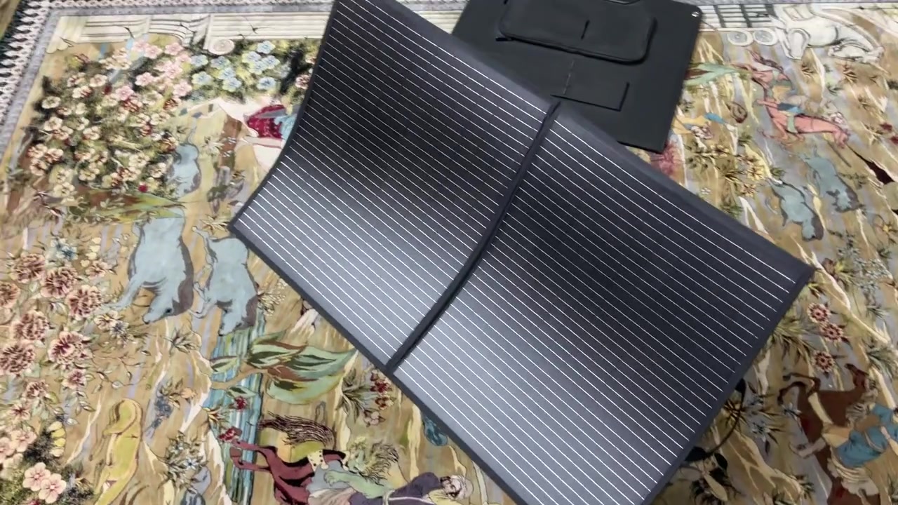 لوح سمسي محمول للبيع  قدره 60 واط
بي منافذ  usb.  وتايب سي لشحن الهواتف الباور بانك
 وبي منفذ dc لشحن باور ستيشن او بطاريات السياره  
 ويختوي على موصلات mc4  موجب وسالب ويمكن ربطه بمنظم شحن شمسي
 يمتاز اللوح بخلايا احاديه البلوره التي تعمل بكفاءه في الاضاءه المنخفضه او في الاجواء  الغاءمه للتواصل رقمي *********** موجود واتساب 
 سعر اللوح 60 الف
